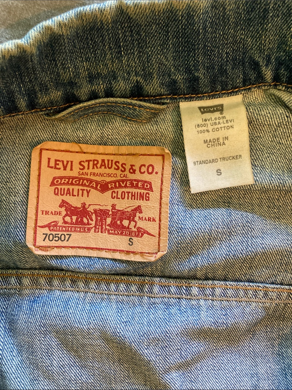 Classic Levi’s Blue Denim Jacket - Men - Picture 2 of 6